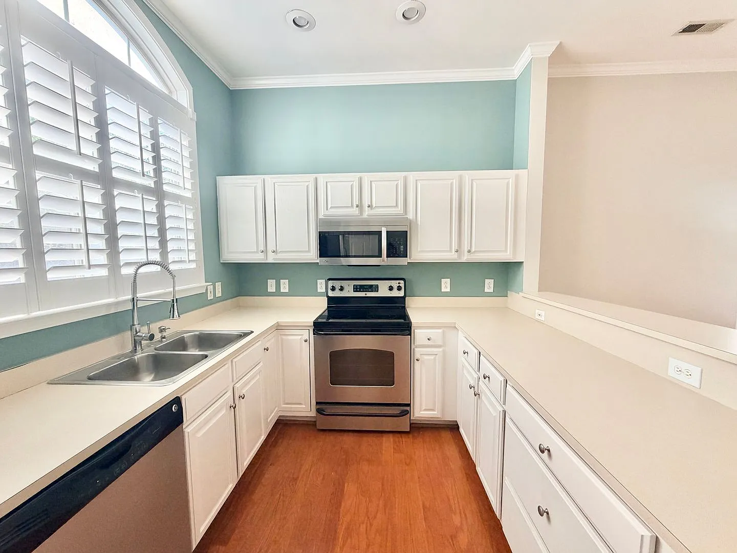 Gorgeous Plaza Midwood Townhome - Move-In Ready! — Photo 1