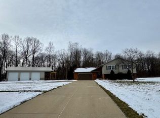 500 Carriage Ln, Westville, IN 46391