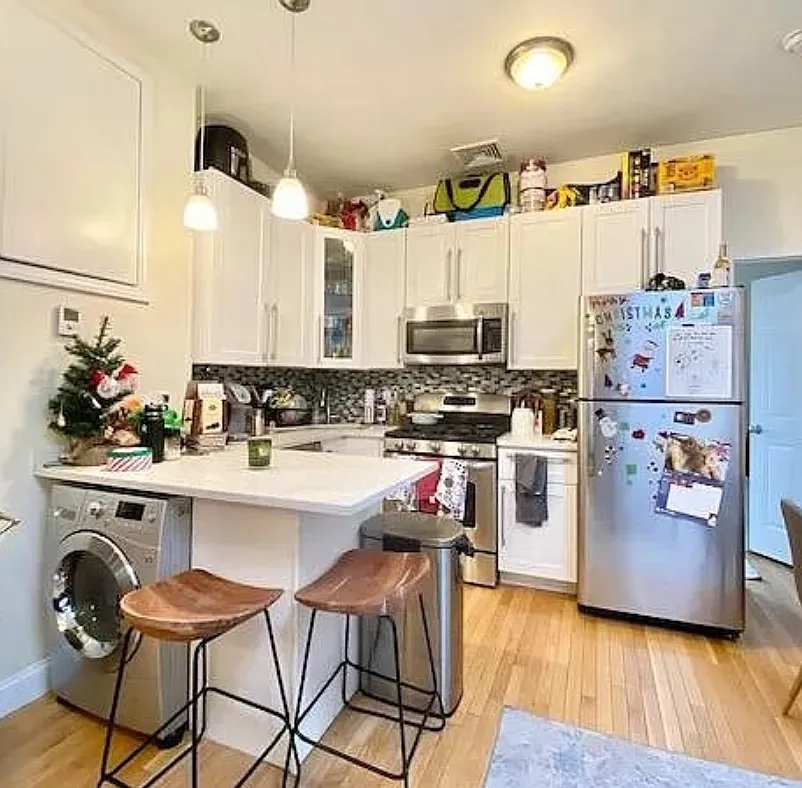 3 bed, $5,700 — Photo 2
