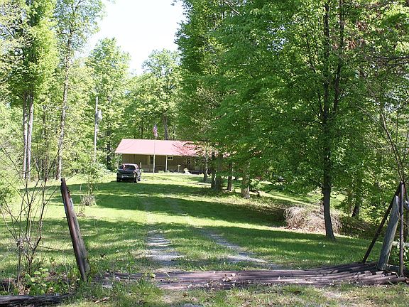 2nd image of 602 Johnny Ln.