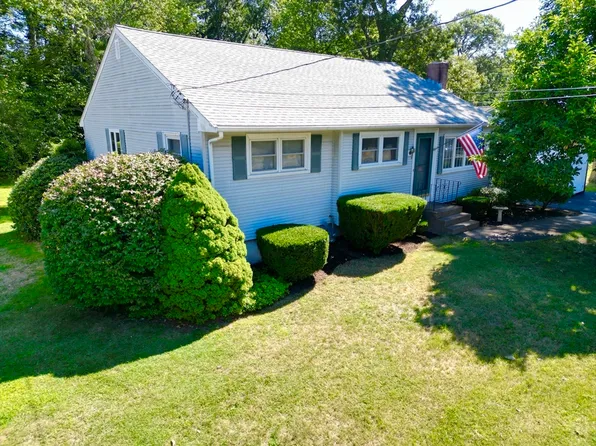 8 Oak St, Foxboro, MA 02035