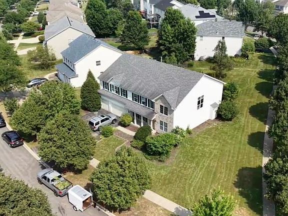 2nd image of 829 Lindsey Ln