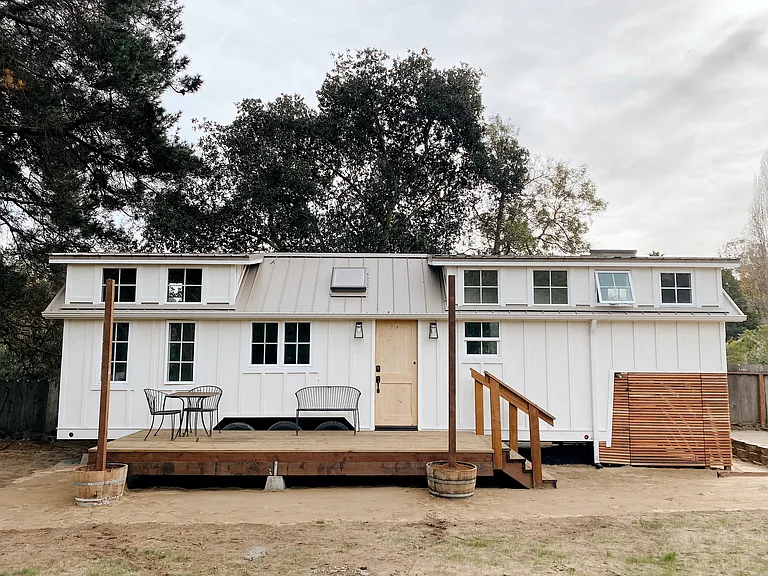 Blake Ave — Photo 1