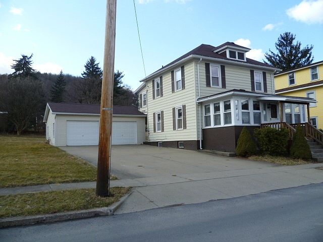 1st image of 208 W 5th St