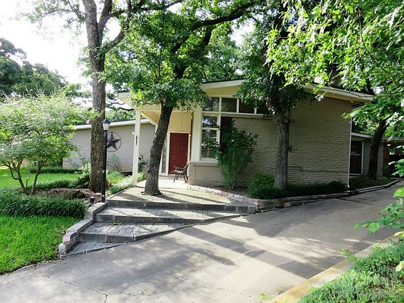 2nd image of 604 Monette Dr
