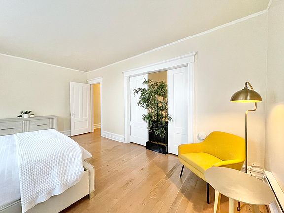 5th image of 810 E Denny Way APT 204