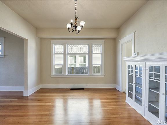 5th image of 520 E Wright Ave