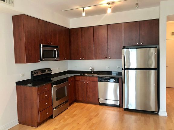 3rd image of 565 W Quincy St Unit 1413