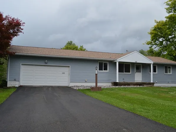 102 Lakeland Dr, Edinboro, PA 16412