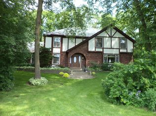 2S889 Red Oak Dr, Elburn, IL 60119