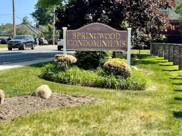 8 Springwood Dr, North Babylon, NY 11703