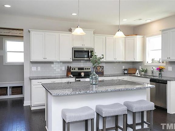 4th image of 373 Avery Pond Dr