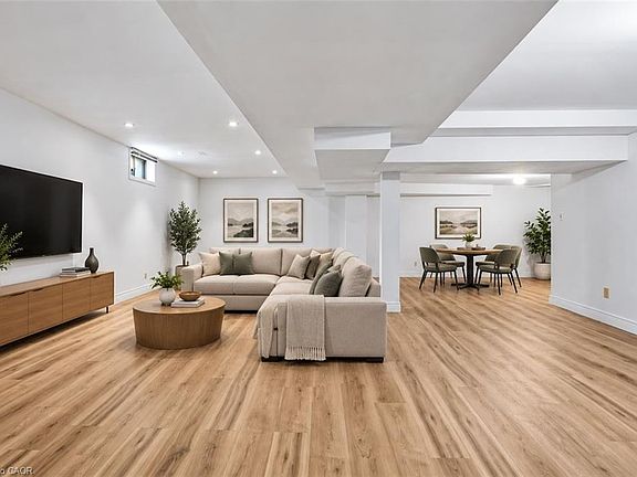 5th image of 12 Sumner Cres