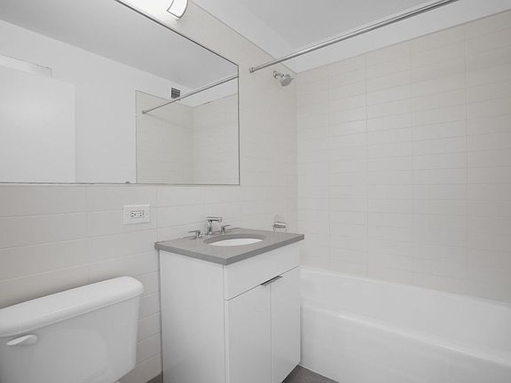 4th image of 200 W 60th St APT 18B