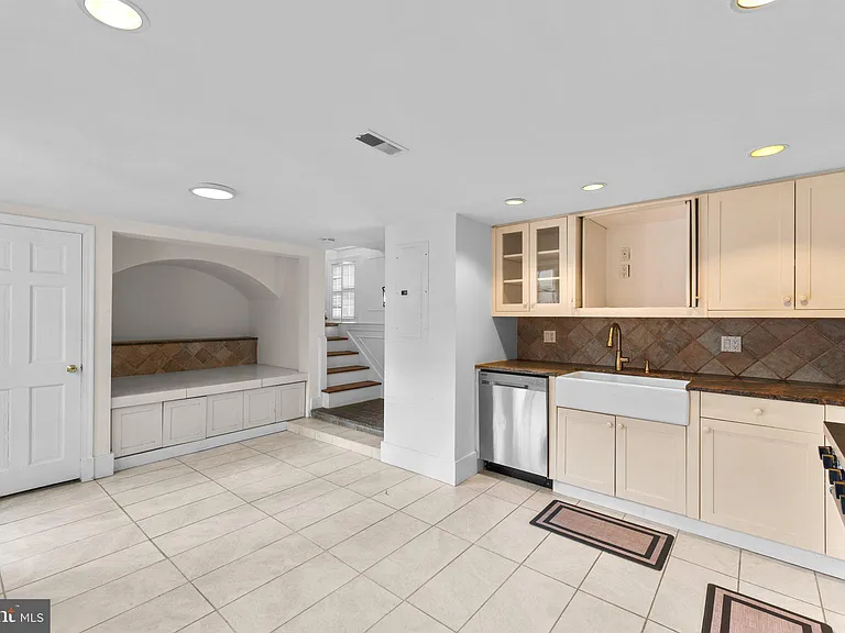 3341 Dent Pl NW — Photo 10