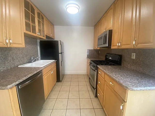 2 bed, 965 sqft, $3,300 — Photo 3