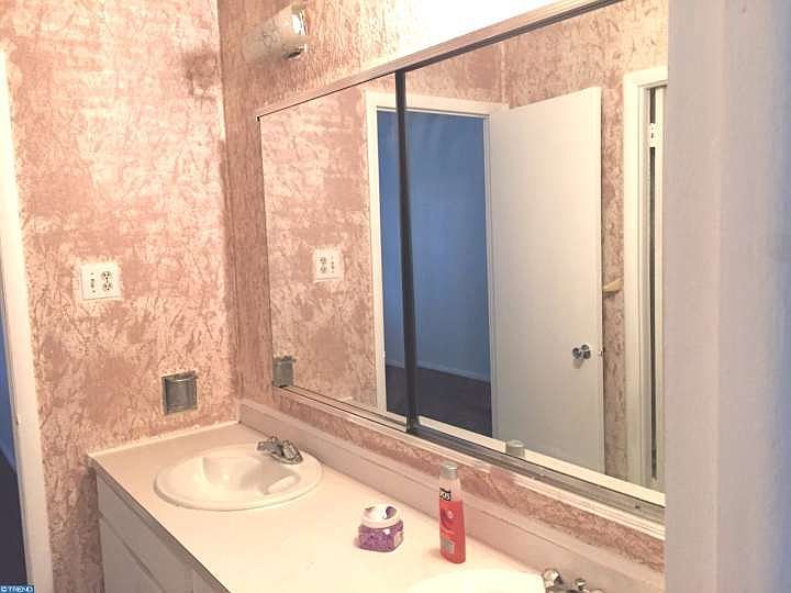 2nd image of 15 Milstone Ct