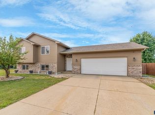 7205 W Prairie Rose St, Sioux Falls, SD 57107