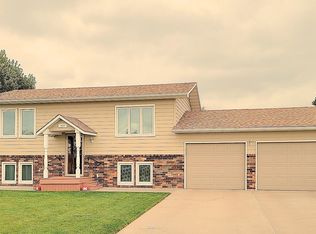 908 Russian Olive Rd, North Platte, NE 69101