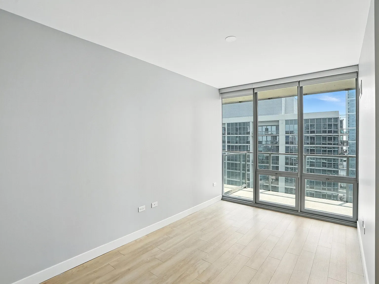Spacious Lakeshore East 1 Bedroom Convertible - On The River — Photo 3