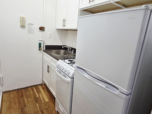 2nd image of 206 W 106th St APT 26