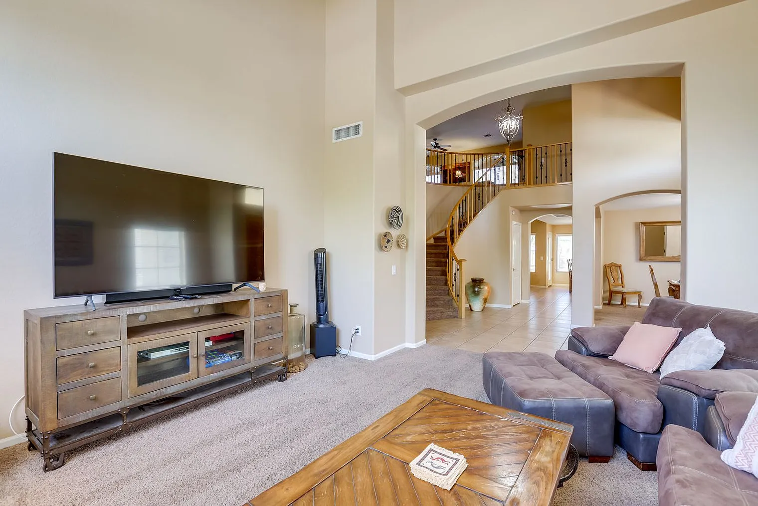 5 bed, 3.0 bath, 3498 sqft, $6,386 — Photo 3