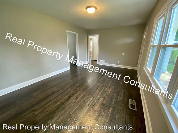 3rd image of 3825 Meadow Ln