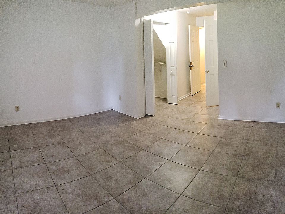 2nd image of 9628 Vinca Cir APT A