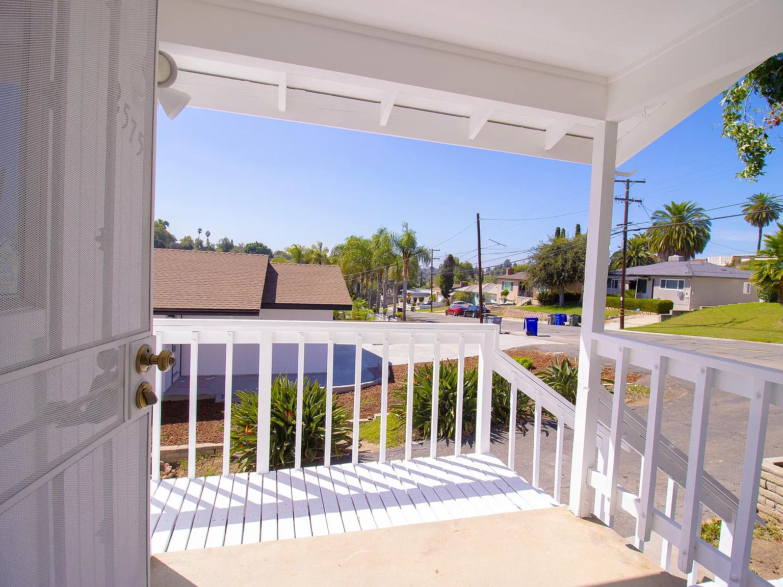2 bed, 900 sqft, $2,700 — Photo 2