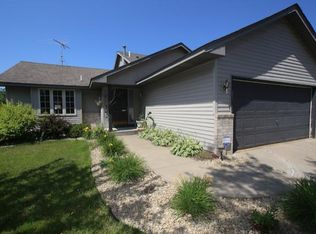 5414 Heath Ave N, Oakdale, MN 55128