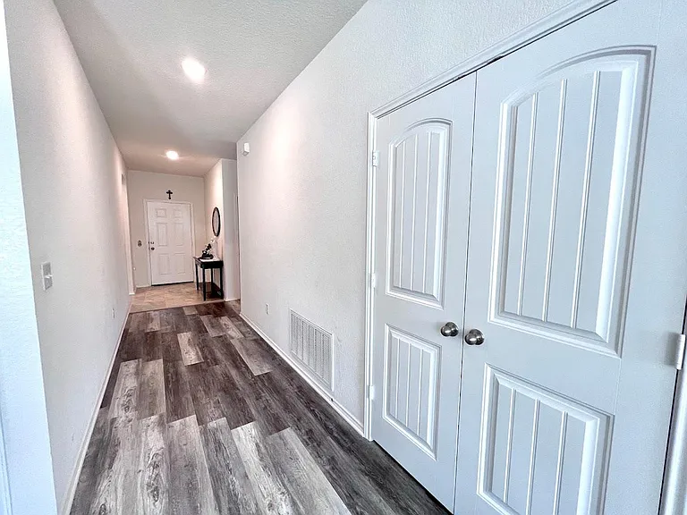 7900 Crystalbrook W — Photo 4