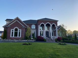 2554 Golf Crest Dr, Rochester Hills, MI 48309