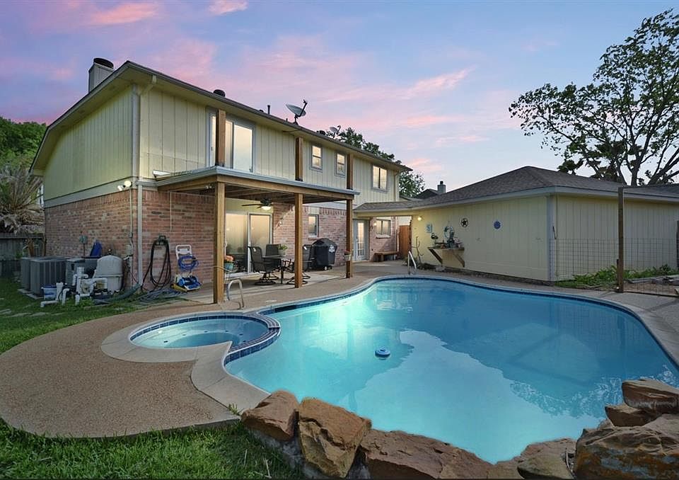 1st image of 2302 Country Place Dr