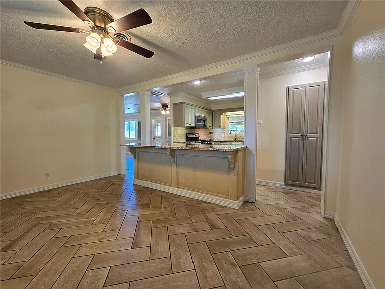 2527 Willowby Dr — Photo 4