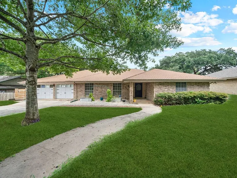 6015 Windhaven Dr — Photo 1