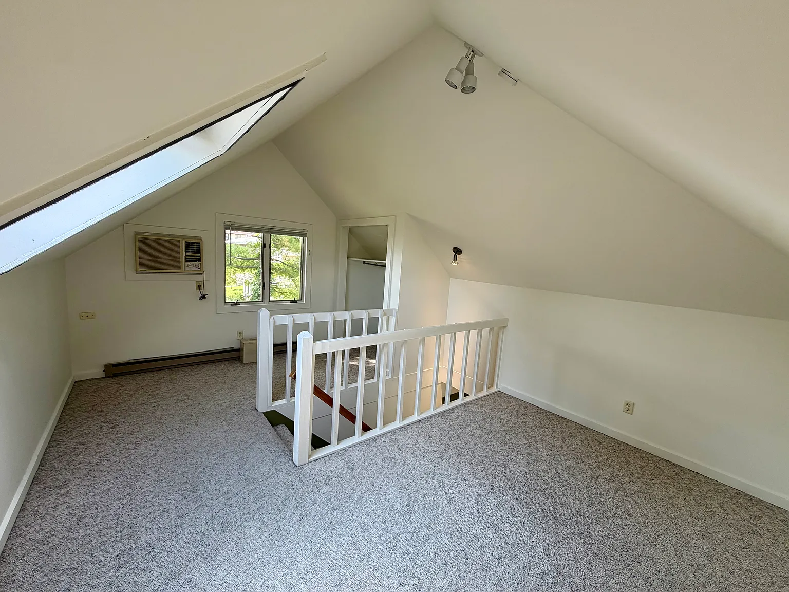 1 bed, 1200 sqft, $1,200 — Photo 3
