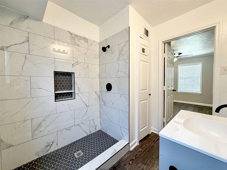 218 W 15th St #F — Photo 20