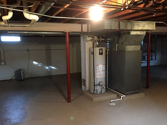 4th image of 230 Evergreen Dr