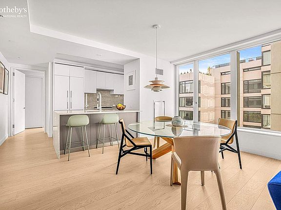 3rd image of 450 Washington St #522