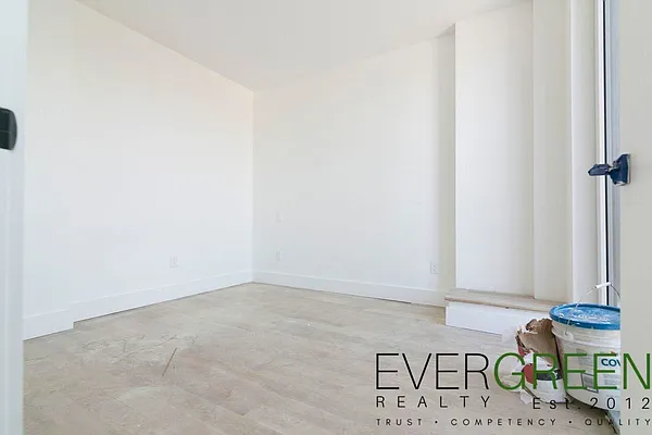 Rented by Evergreen Apartments BK | media 6