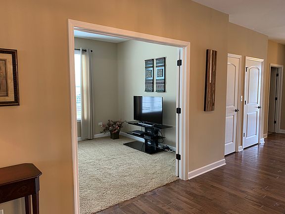 3rd image of 1080 Woodridge Dr #B
