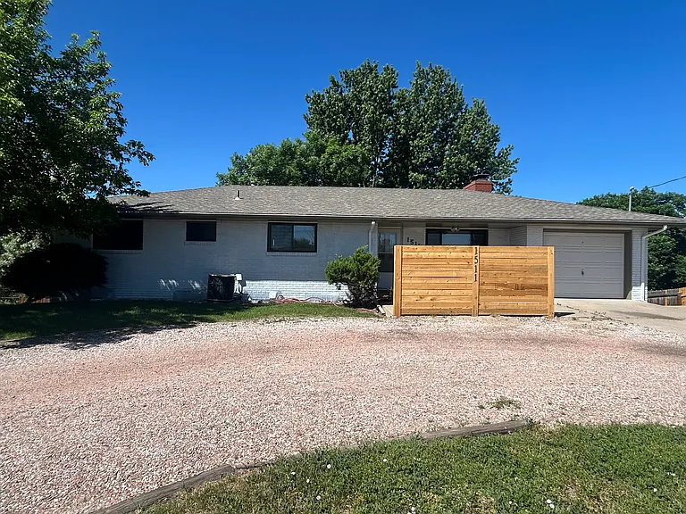 1511 S Summit View Dr #UPPER LEVEL — Photo 3