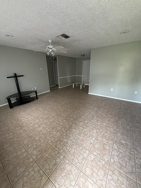 3 bed, 1103 sqft, $1,400 — Photo 3