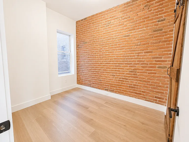 1586 De Kalb Ave #2E — Photo 5