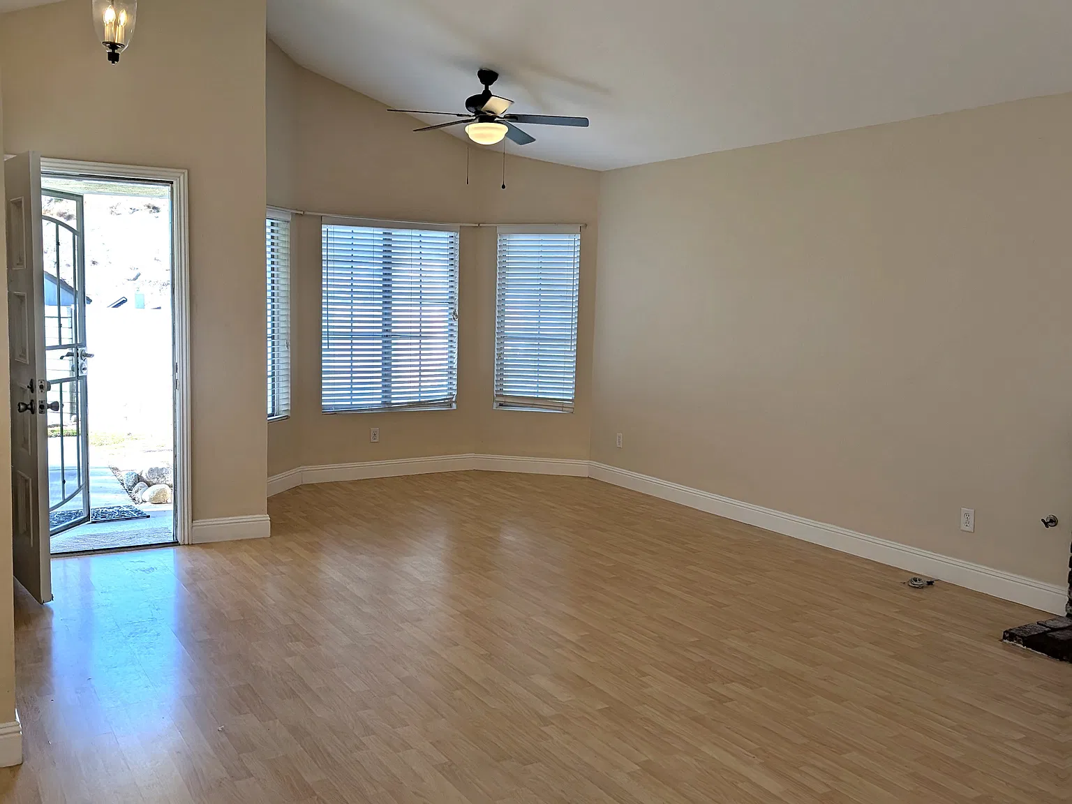 3 bed, 1500 sqft, $3,400 — Photo 2