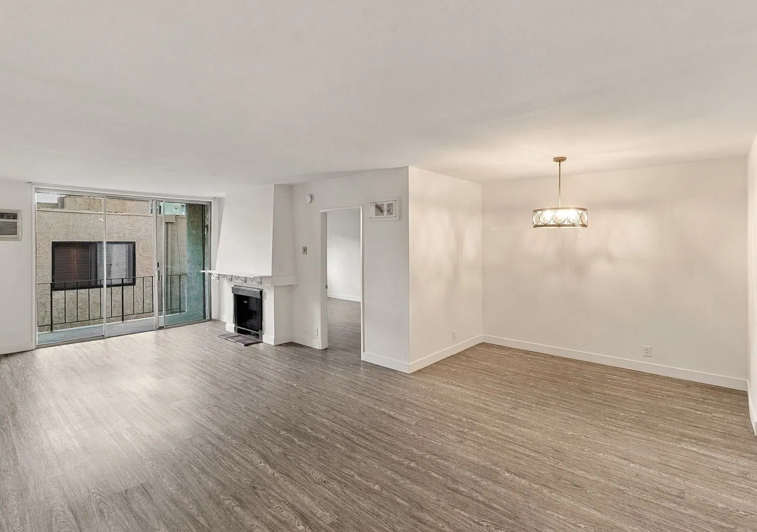 1419 S Bentley — Photo 3