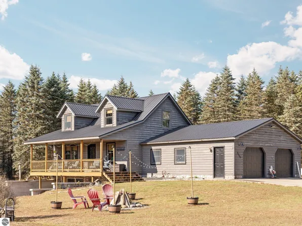 7156 E Cadillac Rd, Falmouth, MI 49632