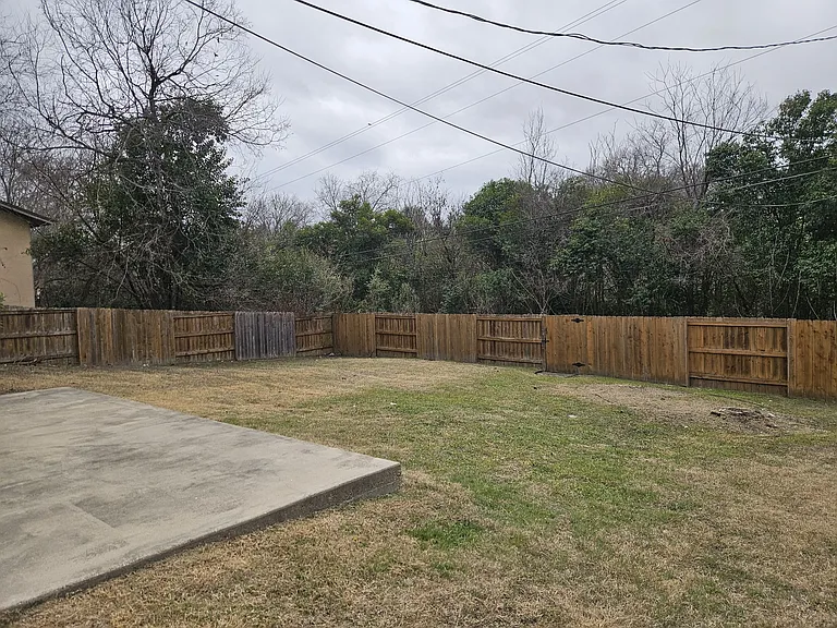 Shared Huge Fenced in Backyard