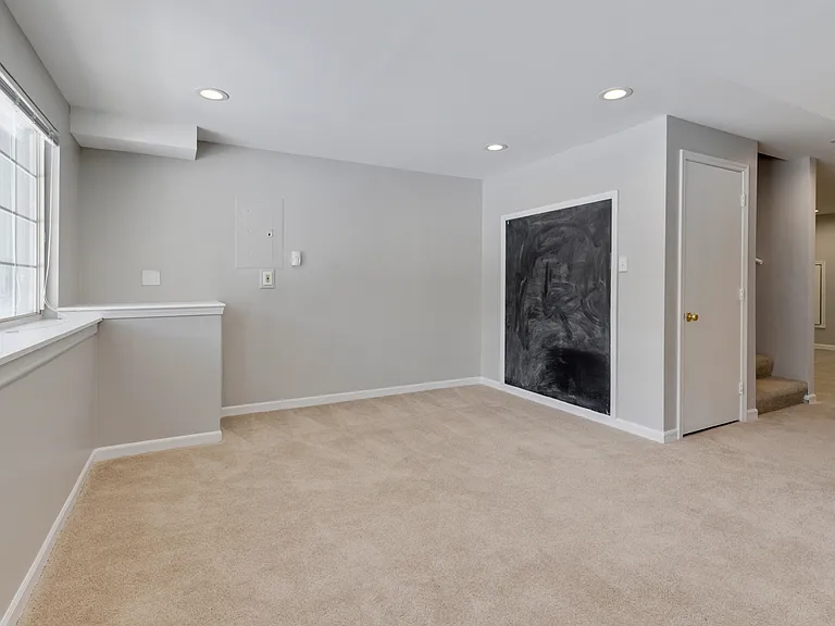 187 Half Moon Cir — Photo 22