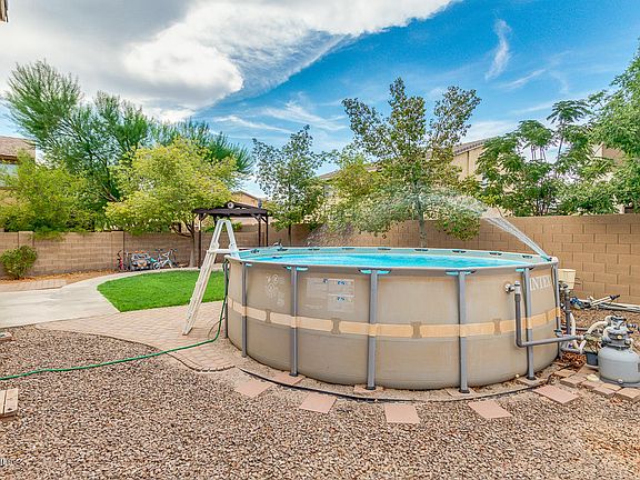 3rd image of 1476 E Holiday Dr